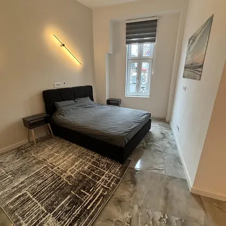 Apartment Business Escape Central *